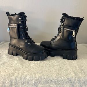 PrettyLittleThing— Truffle Collection Black Combat Boots with removable Pocket